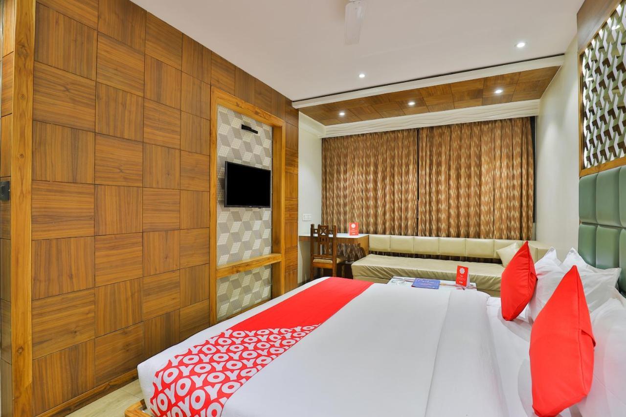 Oyo 1389 Hotel Relax Inn Súrat Exteriér fotografie